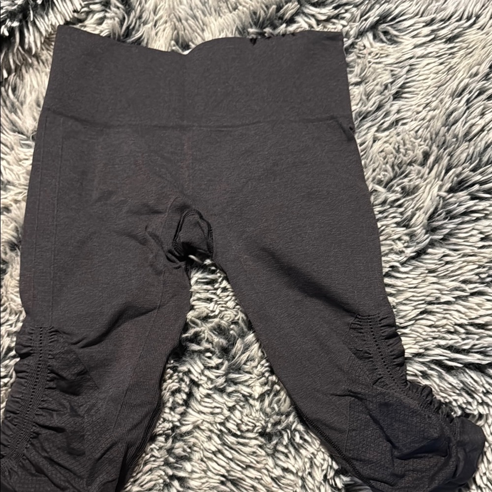 lululemon athletica grey scrunch  Athletic capri